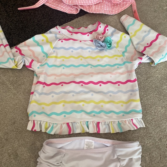 Little Me Rashguard & Bottoms with Gymboree hat - Picture 4 of 7